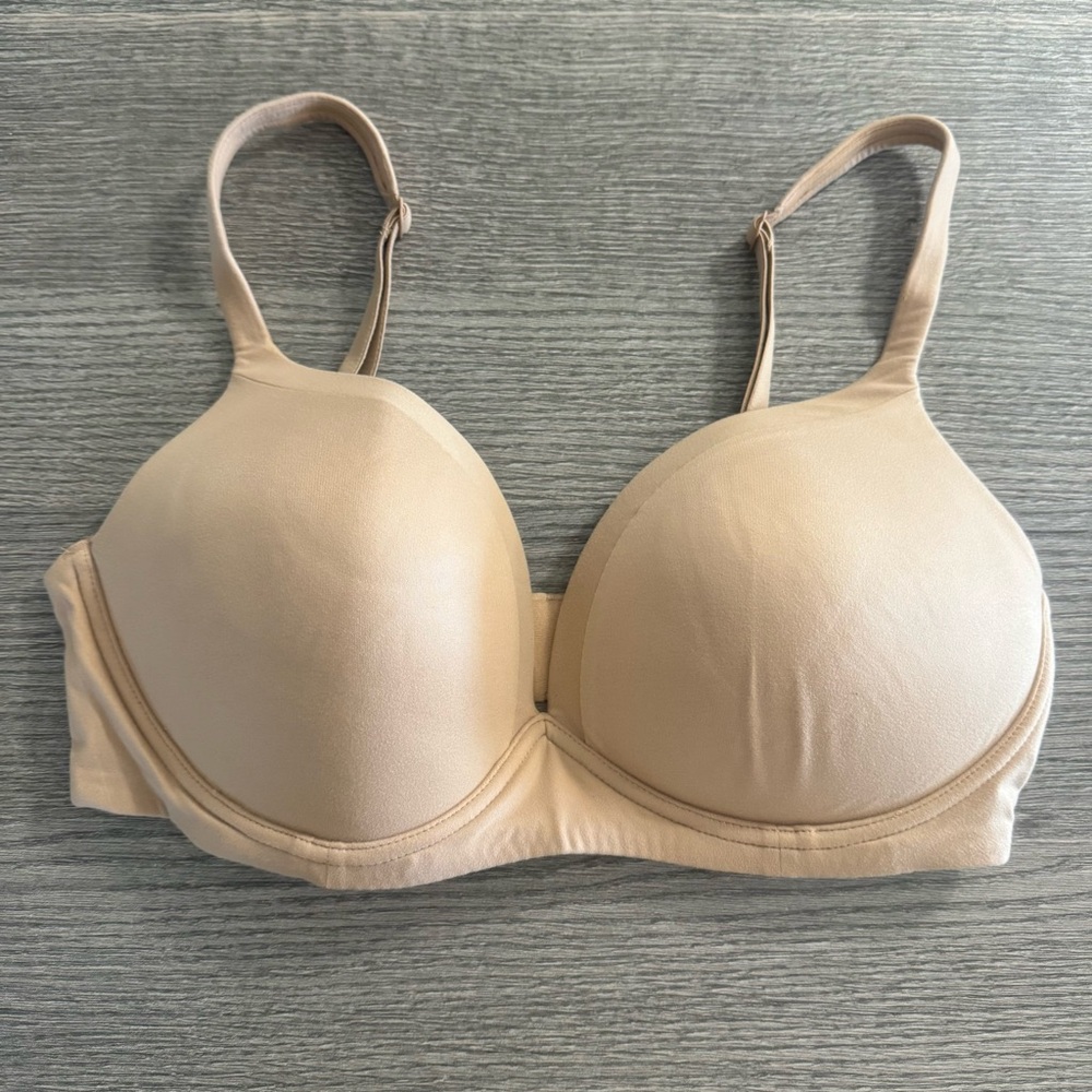 Victoria’s Secret Body by Victoria No-Wire Bra 34D Comfort Soft Nude
